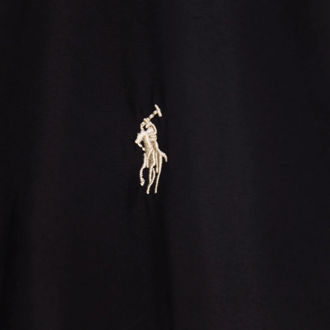 P360 zp version [exclusive supply] - Ralph Lauren/Ralph Lauren SS25 new double-layer windproof and water-repellent classic old cadre style light casual jacket - double-layer design, same color inside and outside S237 high-density micro-water-repellent craft fabric (100% T) ✅ | - Custom-woven double-layer rabbit velvet stitched thread, non-market misprinted mercerized cotton ✅ - Customized two-color webbing strip on the back collar, with zipper side pockets inside ✅ - POLO brand zipper, genuine leather zipper piece, dark and light two-color buttons ✅ - RL25SS new jacket fabric is made of lightweight polyester fiber, windproof and waterproof, more lightweight, suitable for traveling or daily outdoor sports, simple line design and wide and neat tailoring, unisex style for both men and women, good for commuting, classic and durable, Color: Black, Gray White, Light Card Size: S M L XL Number: WW10738